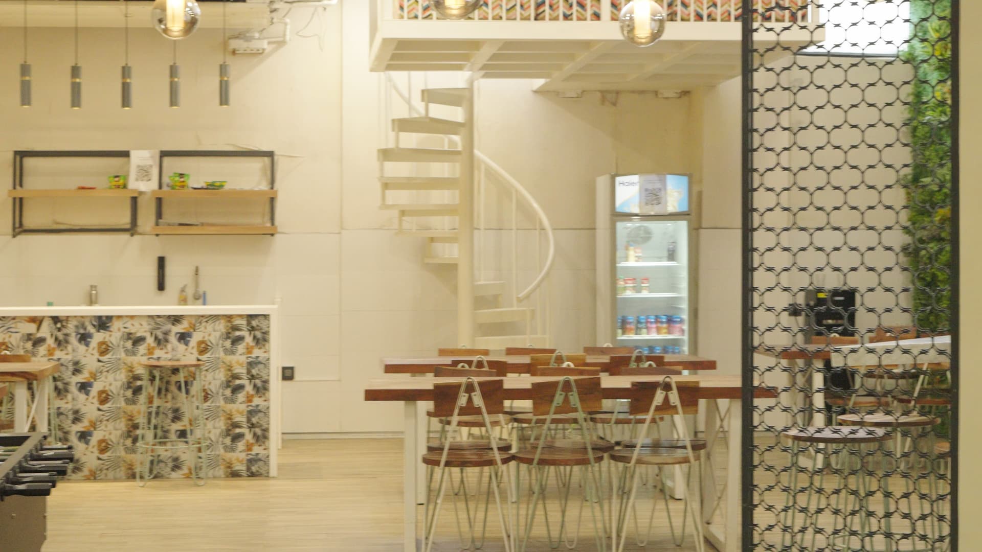 Breakout & Café